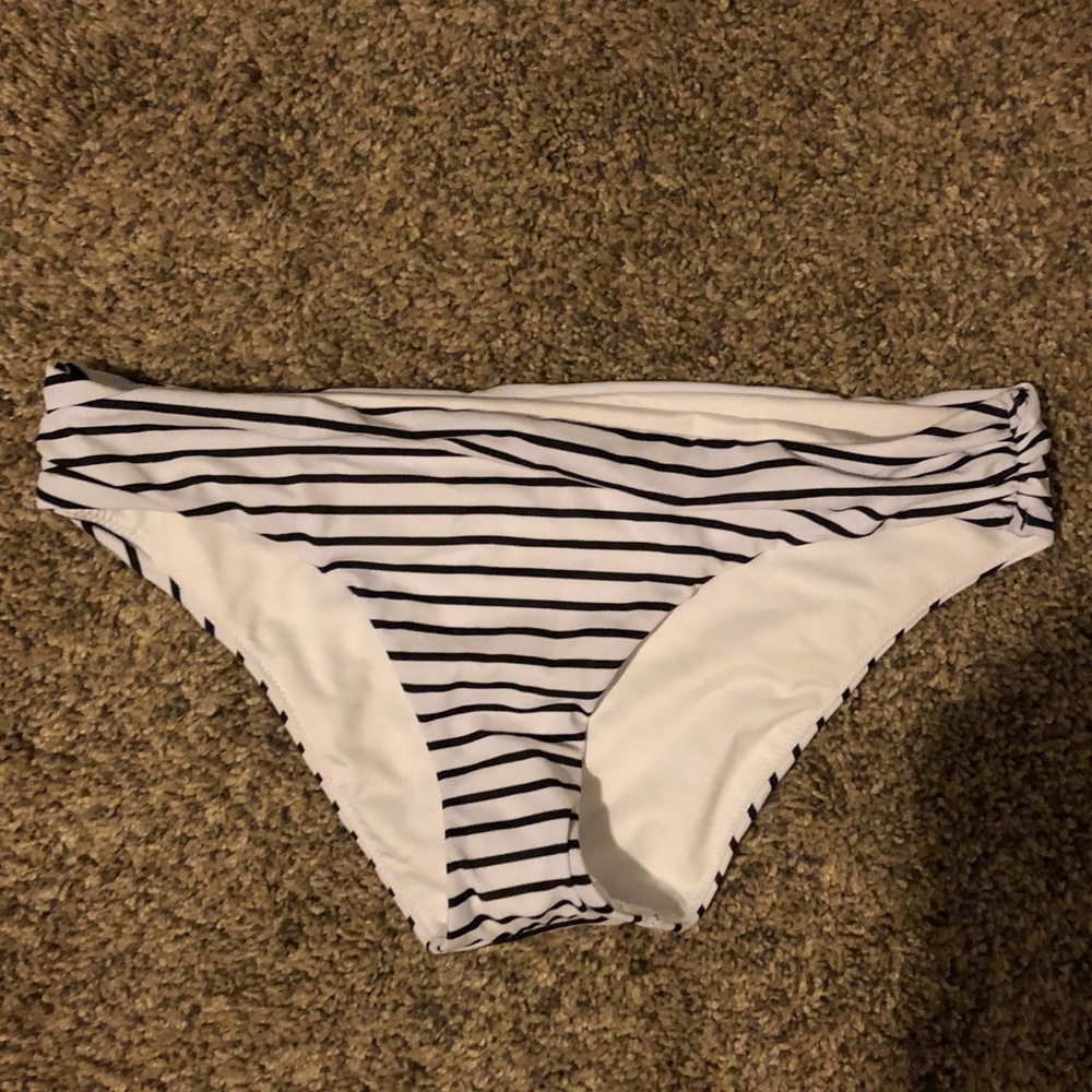 **BUNDLE SALE** Victoria’s Secret swimsuit bottoms
